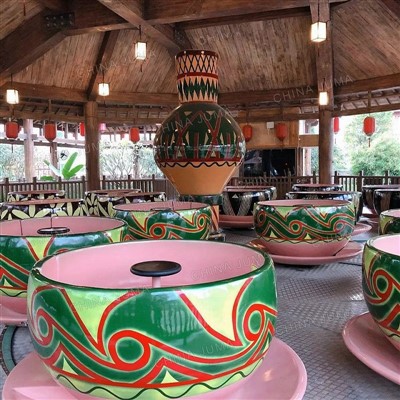 Spinning Cup-rit met 72 zitplaatsen